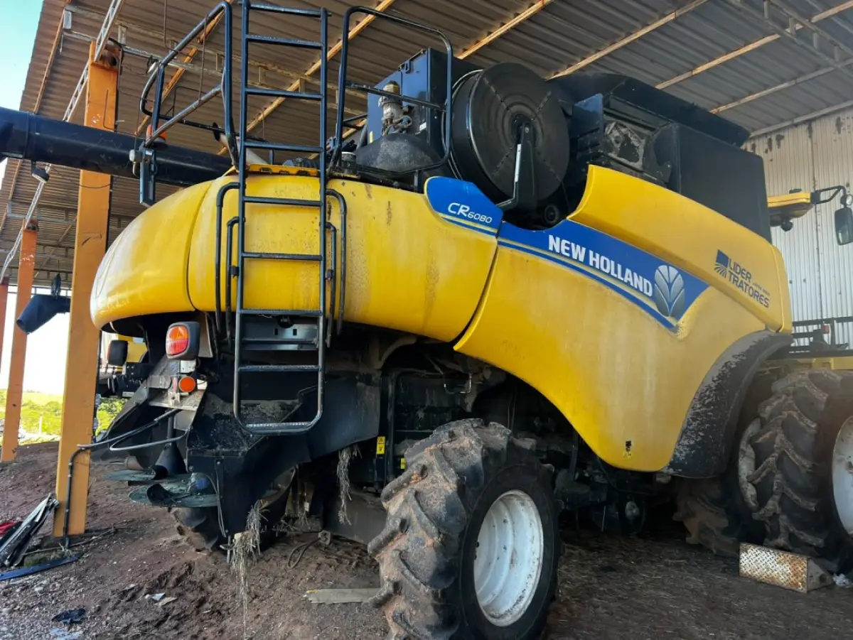 LOTE 099 - 01 Colheitadeira CR 6080 New Holland, ano 2016 JHFY60808DJ204380