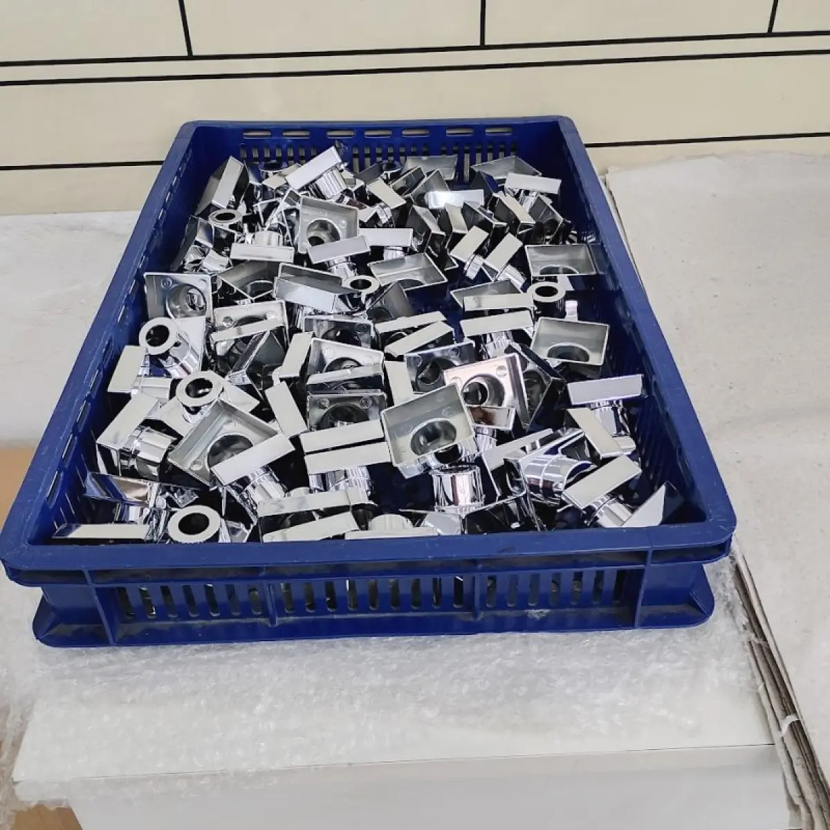 LOTE 012 - térreo - móveis equip de esc e informat