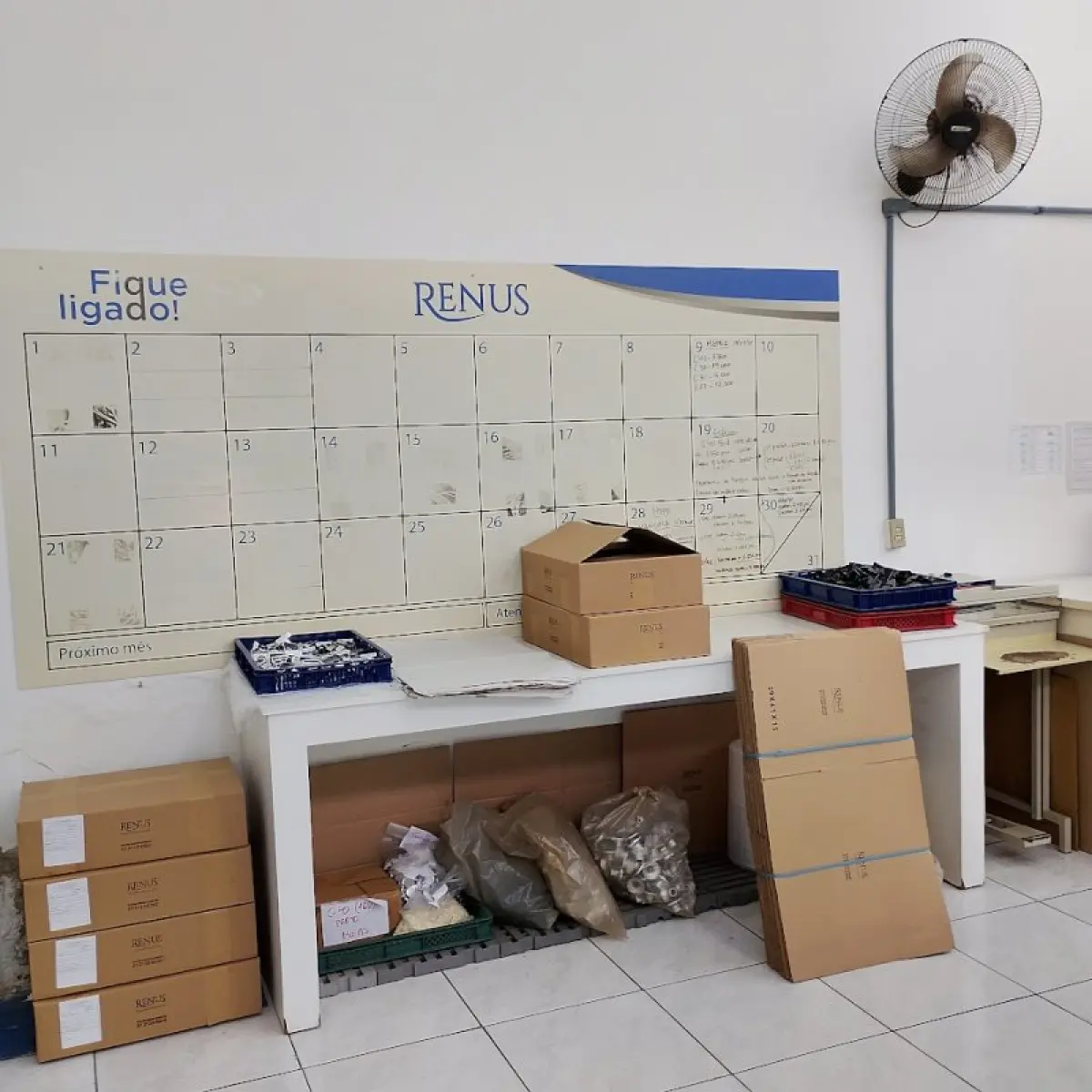 LOTE 012 - térreo - móveis equip de esc e informat