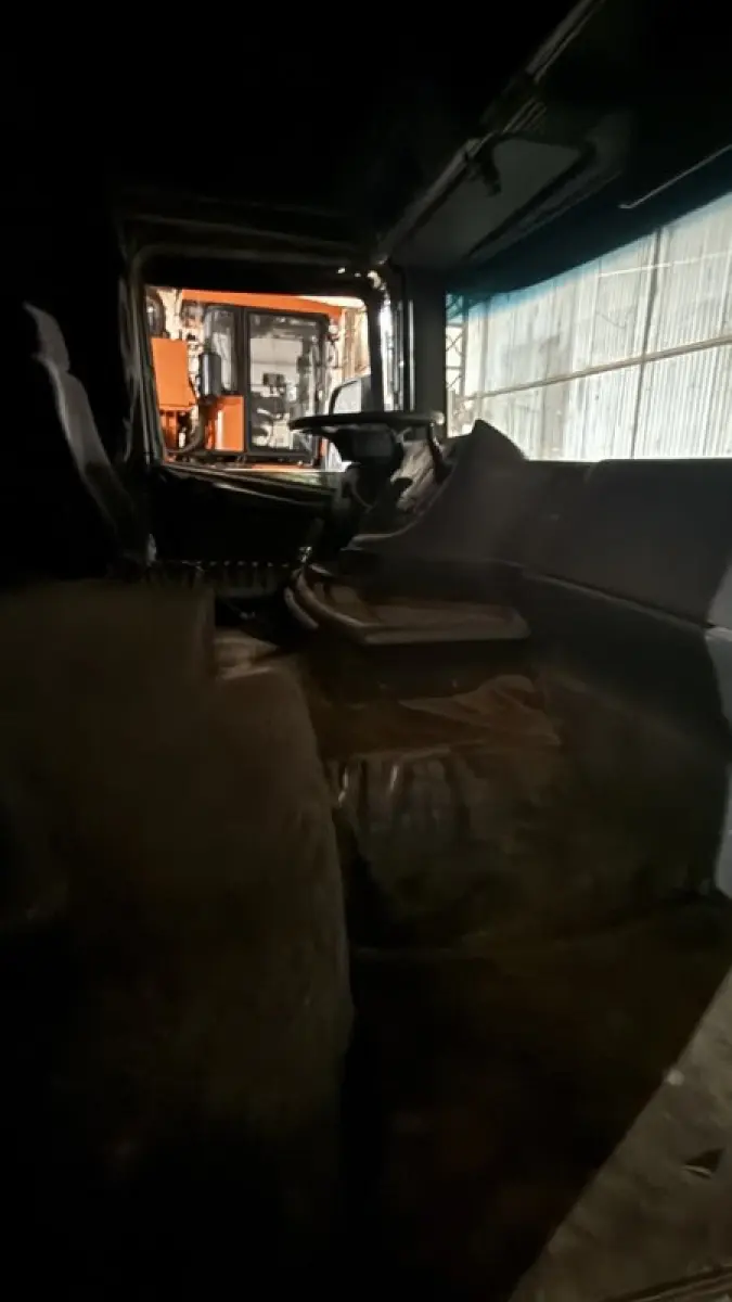 LOTE 069 - 1 Caminhão Scania/R-124 GA 400 4x 2, ano 2003, cor verde, placa ILJ 2684 