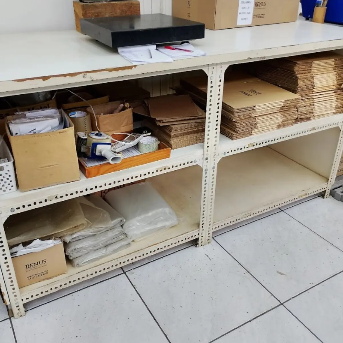 LOTE 012 - térreo - móveis equip de esc e informat