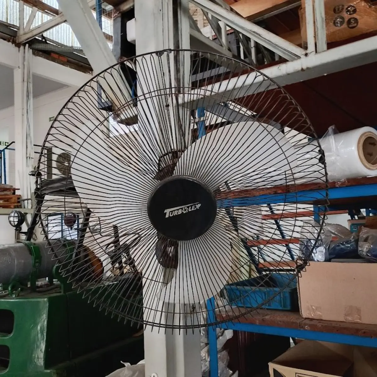 LOTE 014 - Térreo - Móveis E Equipamentos De Escritório Fábrica
