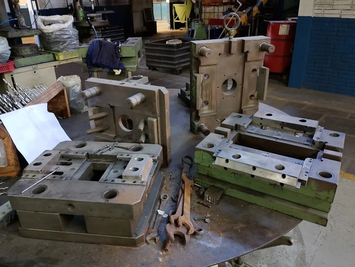LOTE 039 - lote de 25 moldes