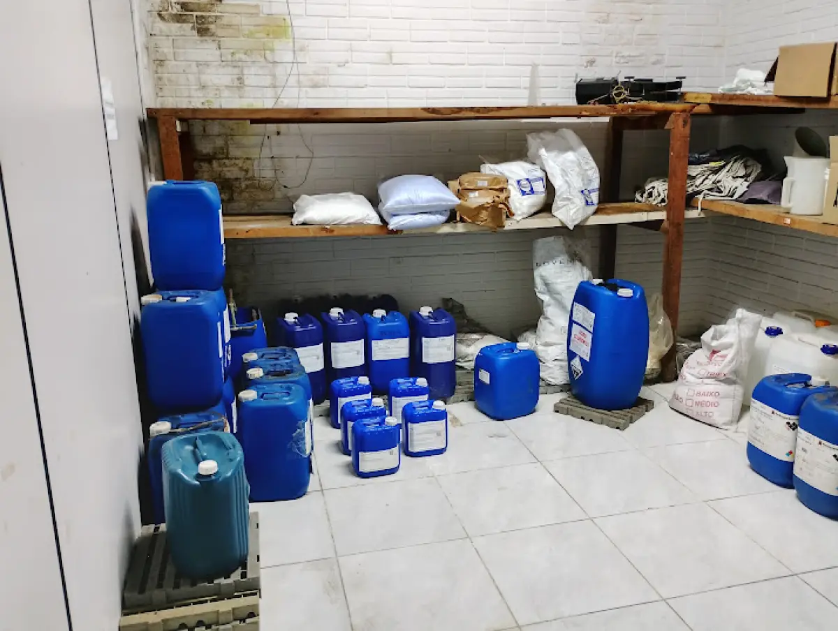 LOTE 168 - lote com camera, capela, etc..