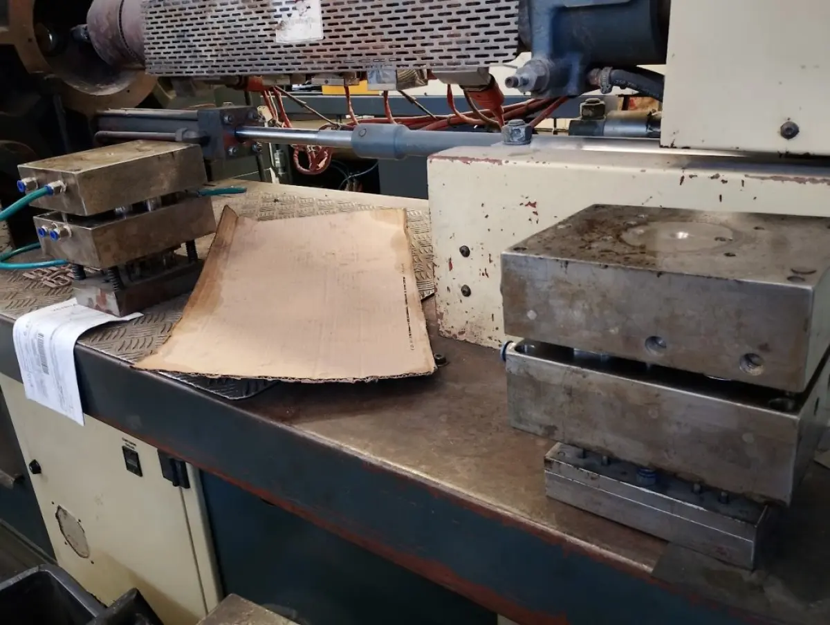LOTE 039 - lote de 25 moldes