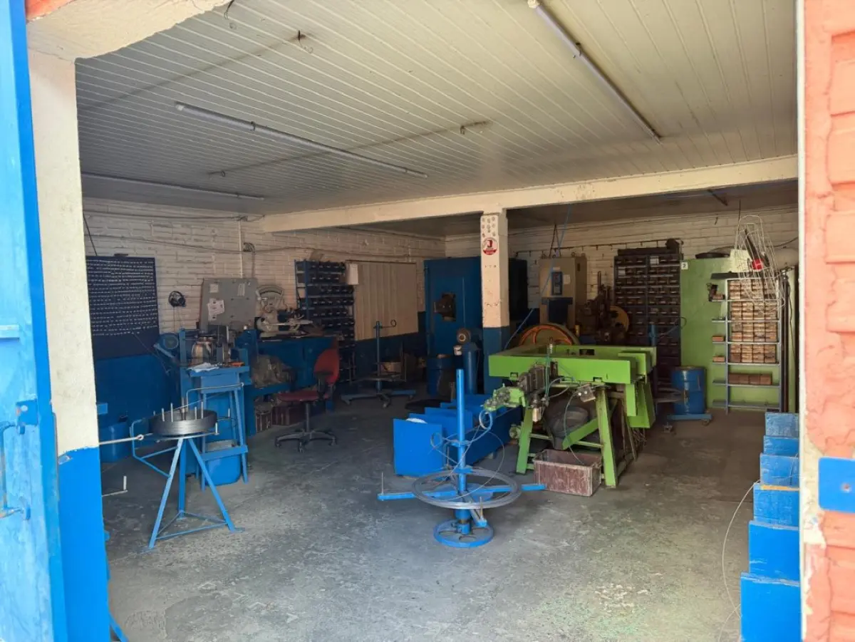 LOTE 167 - conj completo para formação de arames na sala