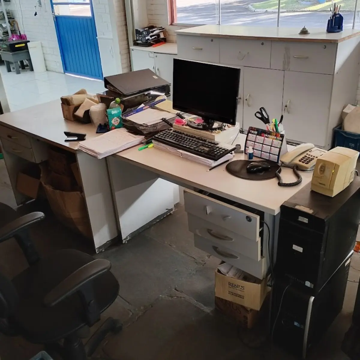 LOTE 014 - Térreo - Móveis E Equipamentos De Escritório Fábrica