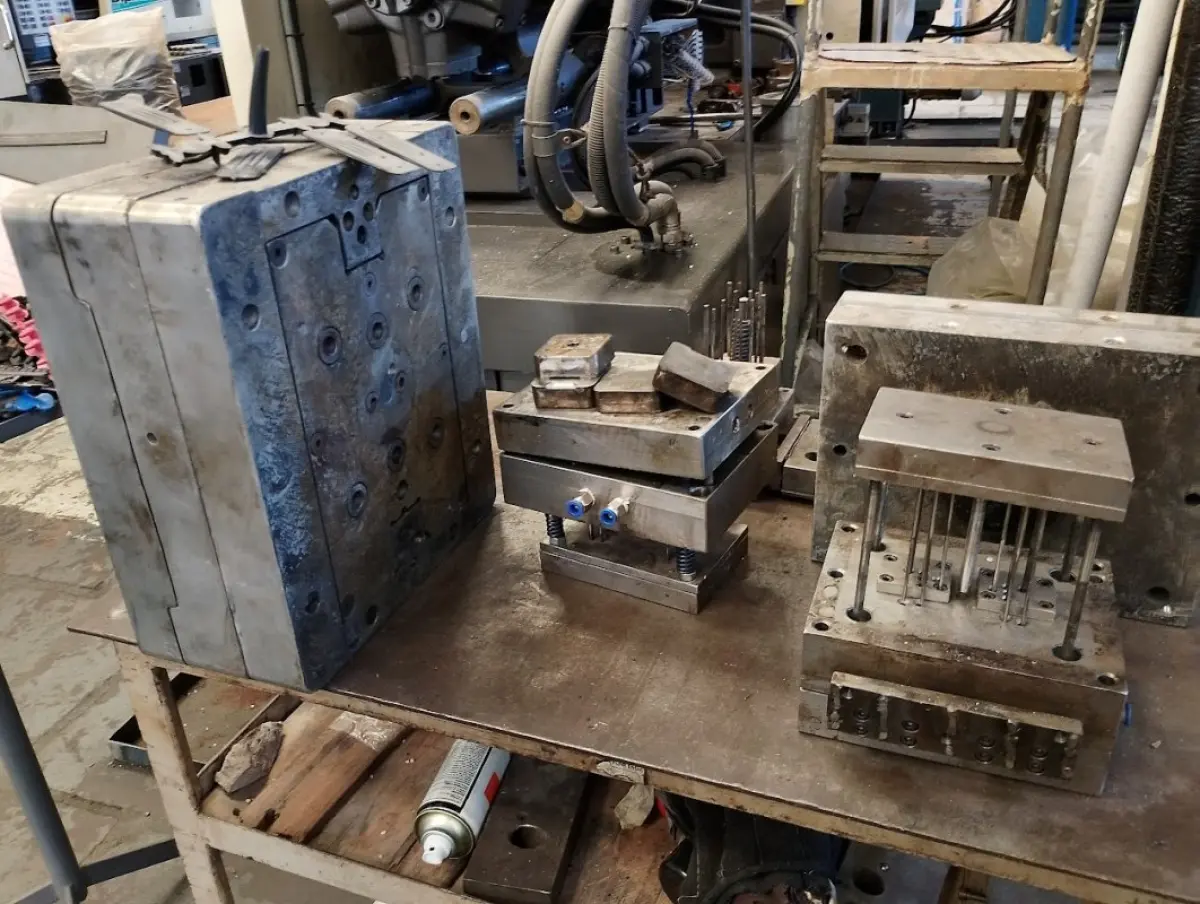 LOTE 039 - lote de 25 moldes