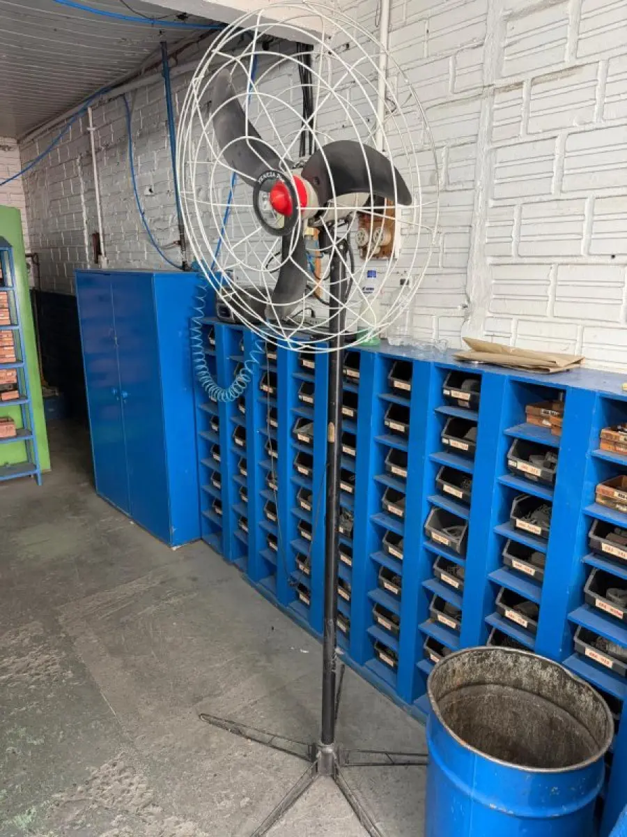LOTE 167 - conj completo para formação de arames na sala