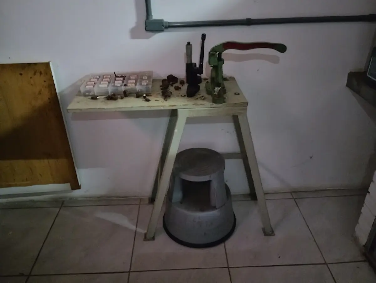 LOTE 168 - lote com camera, capela, etc..