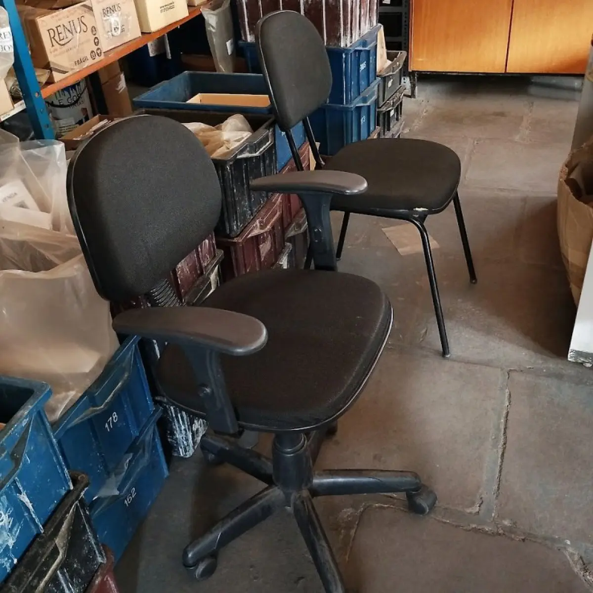 LOTE 014 - Térreo - Móveis E Equipamentos De Escritório Fábrica