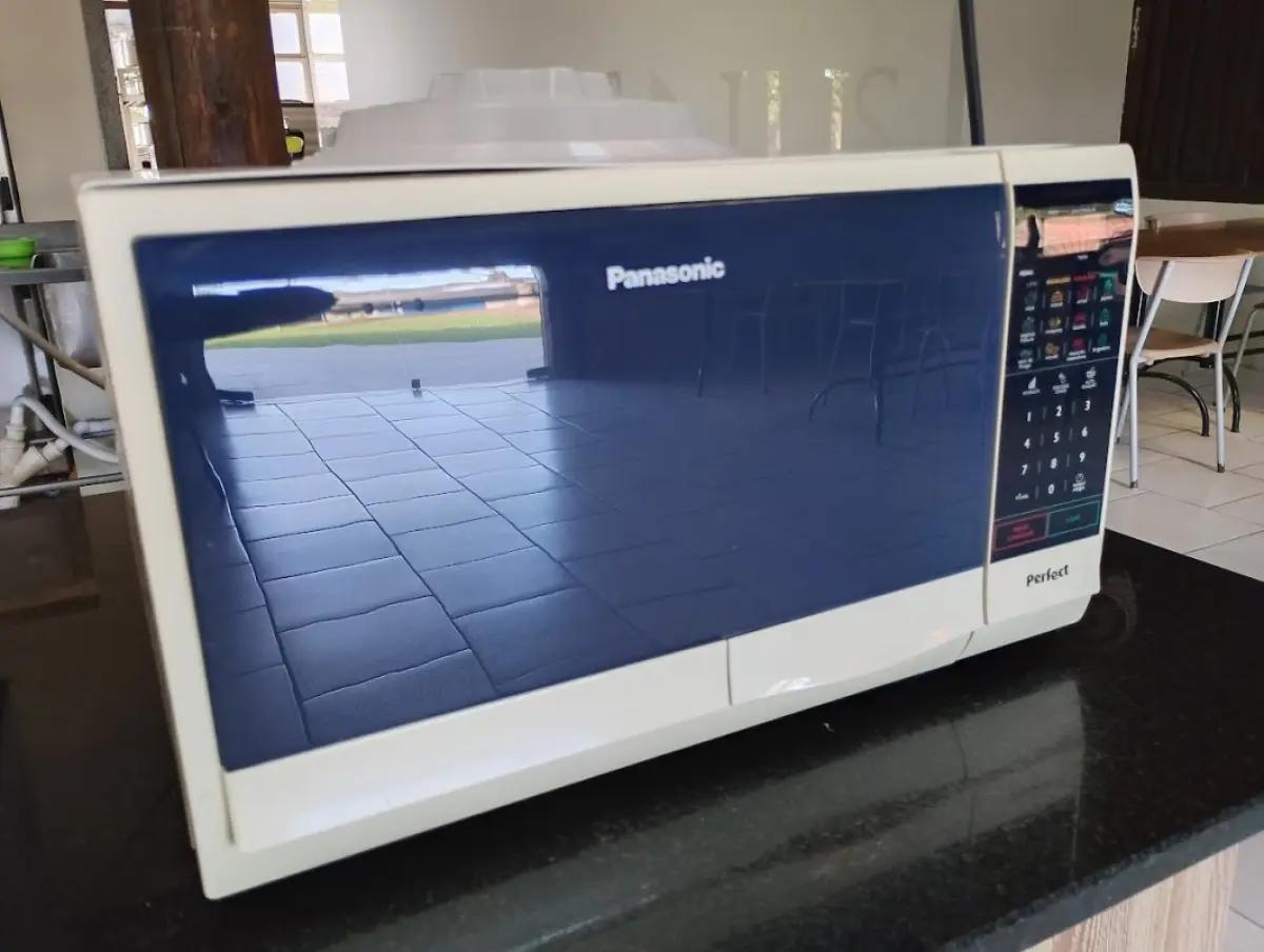 LOTE 193 - Lote composto por 4 fornos micro-ondas usados