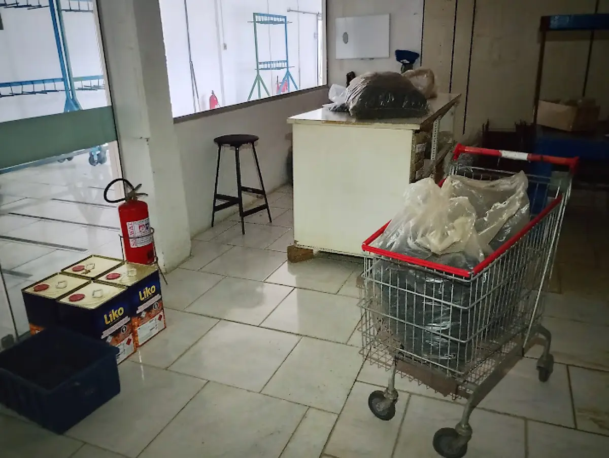 LOTE 169 - lote com cabine pinutra, estufa, Chiller, etc