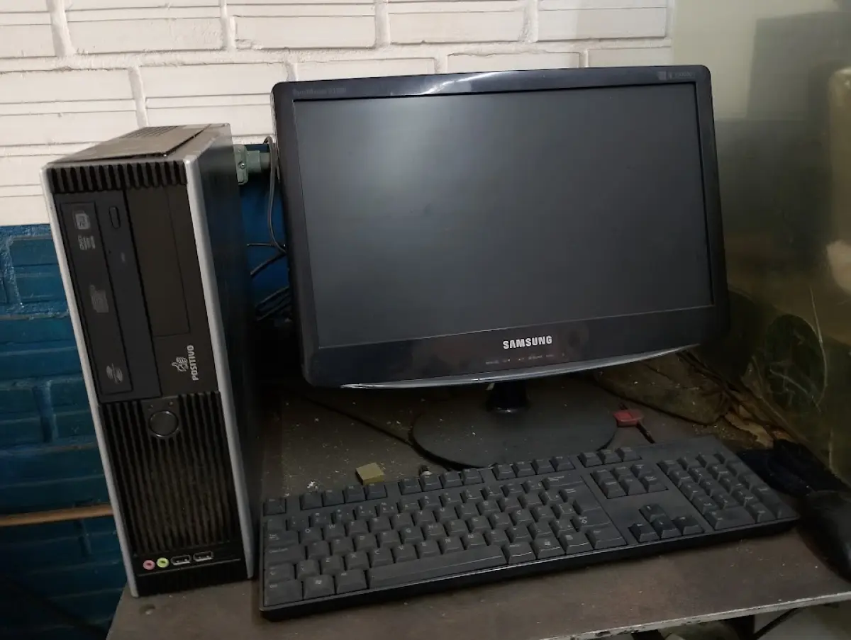LOTE 102 - bancada computador etc