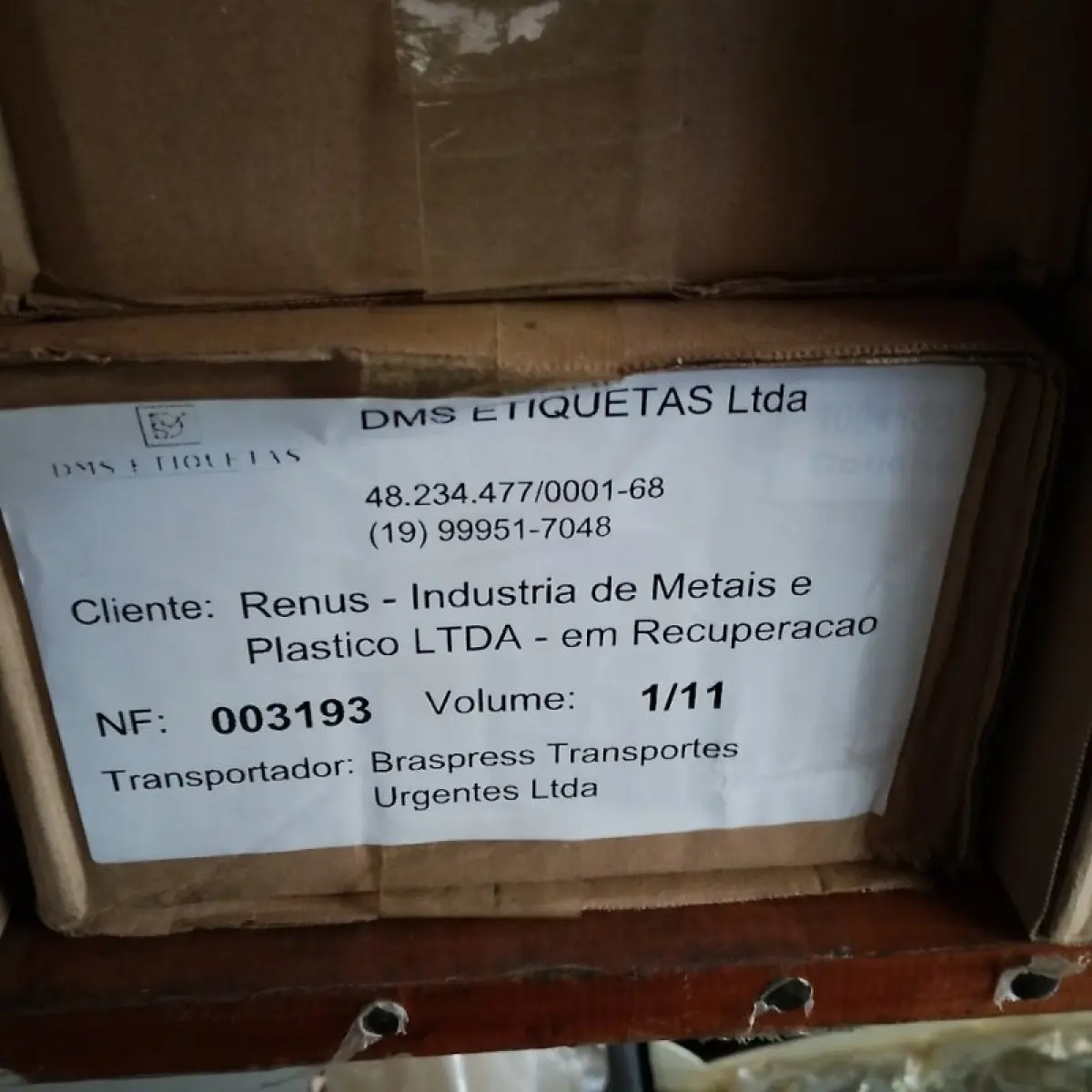 LOTE 015 - Térreo - Estantes de aço, paleteira, resinas plásticas e fitas de aço
