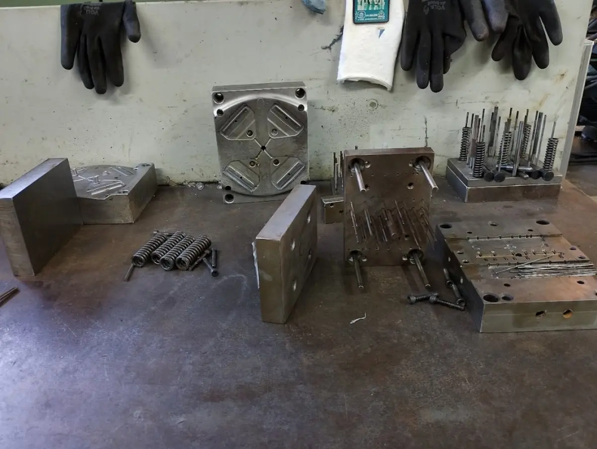 LOTE 039 - lote de 25 moldes