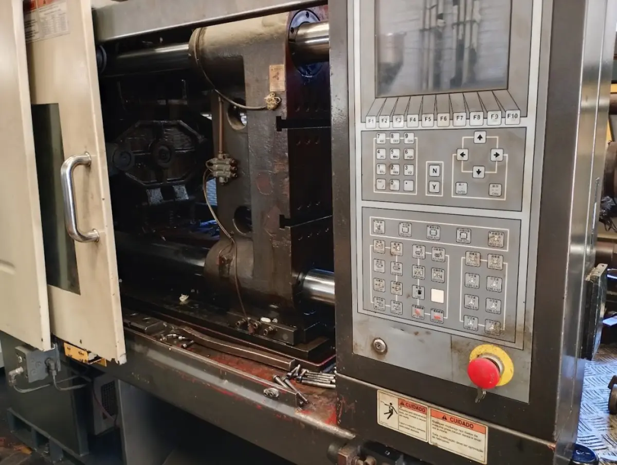 LOTE 031 - Injetora DPiplomat