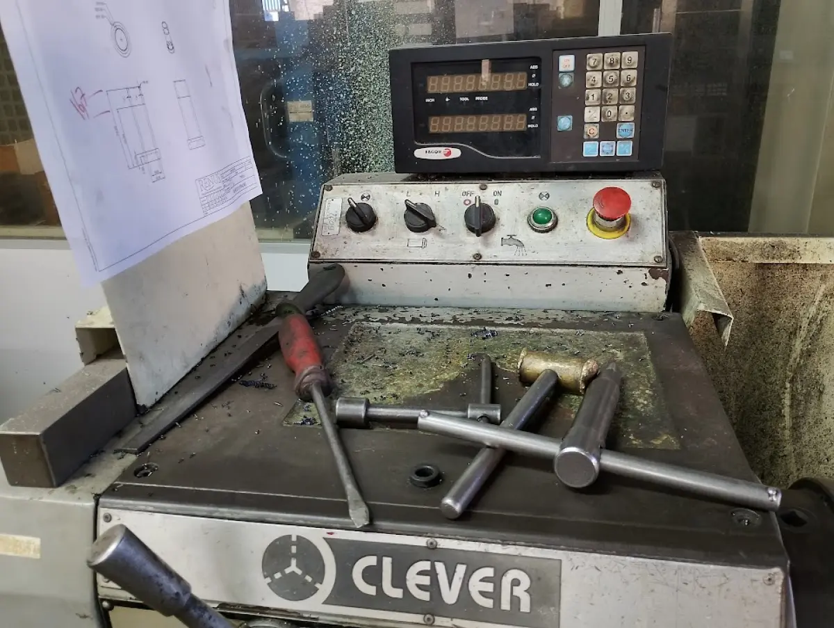LOTE 067 - torno Clever
