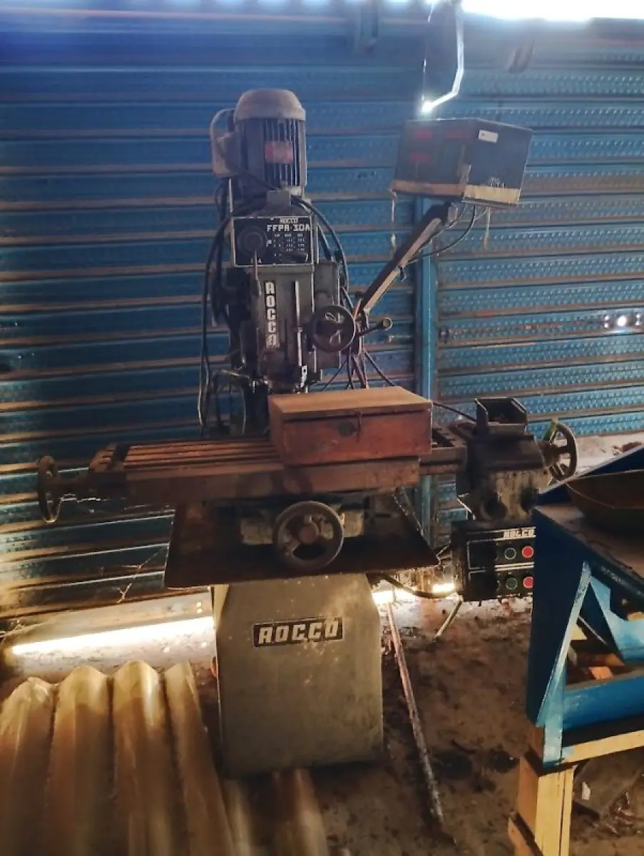 LOTE 159 - lote de maq sucatas e material em geral