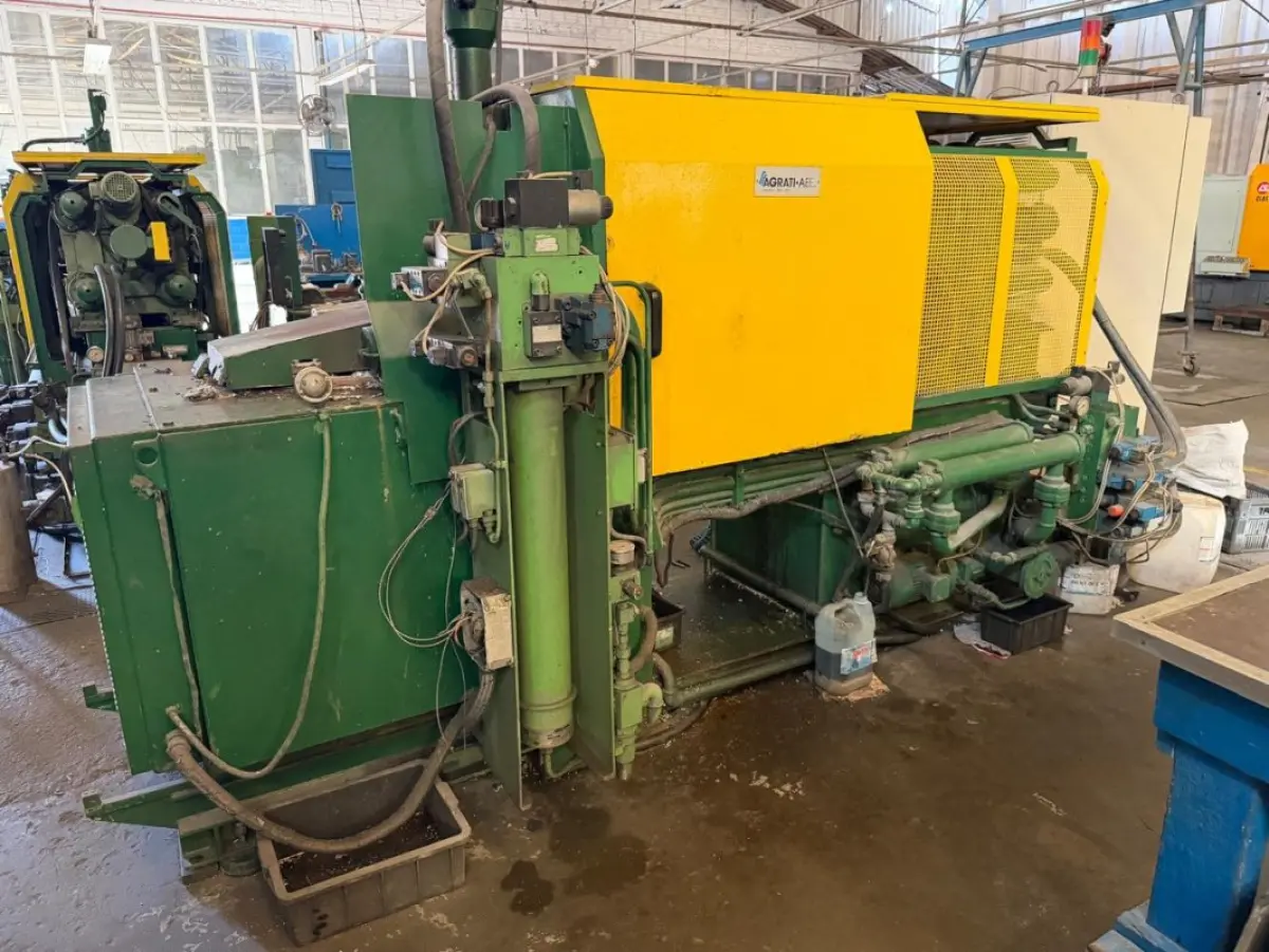 LOTE 271 - Injetora de câmara quente para fundição sob pressão (Die Casting), marca Agrati-AEE (Itália)