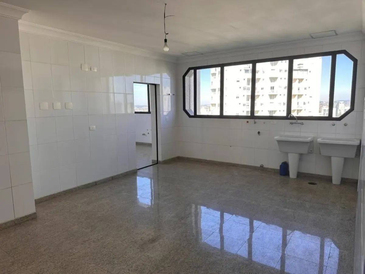 LOTE 001 - EXCELENTE APARTAMENTO NO MORUMBI EM SÃO PAULO COM 864 M2 PRIVATIVOS E 6 GARAGENS