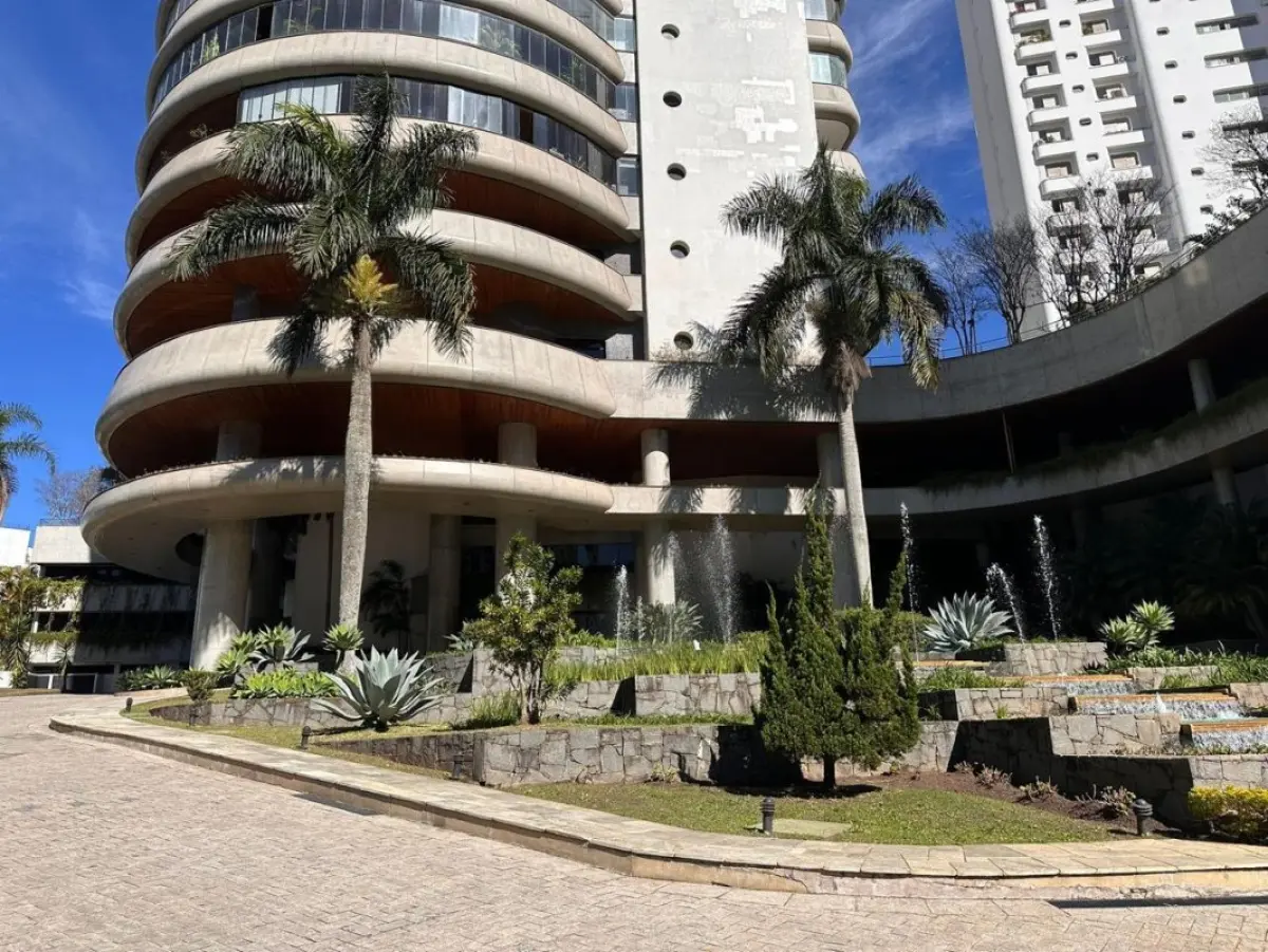 LOTE 001 - EXCELENTE APARTAMENTO NO MORUMBI EM SÃO PAULO COM 864 M2 PRIVATIVOS E 6 GARAGENS
