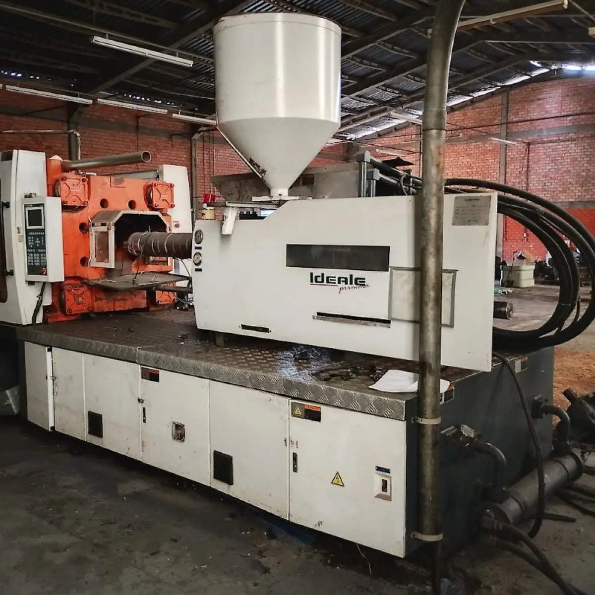 LOTE 006 - Máquina nº 05 Injetora de plástico Ideale Primma FG 380V