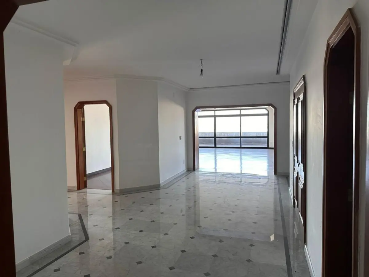 LOTE 001 - EXCELENTE APARTAMENTO NO MORUMBI EM SÃO PAULO COM 864 M2 PRIVATIVOS E 6 GARAGENS