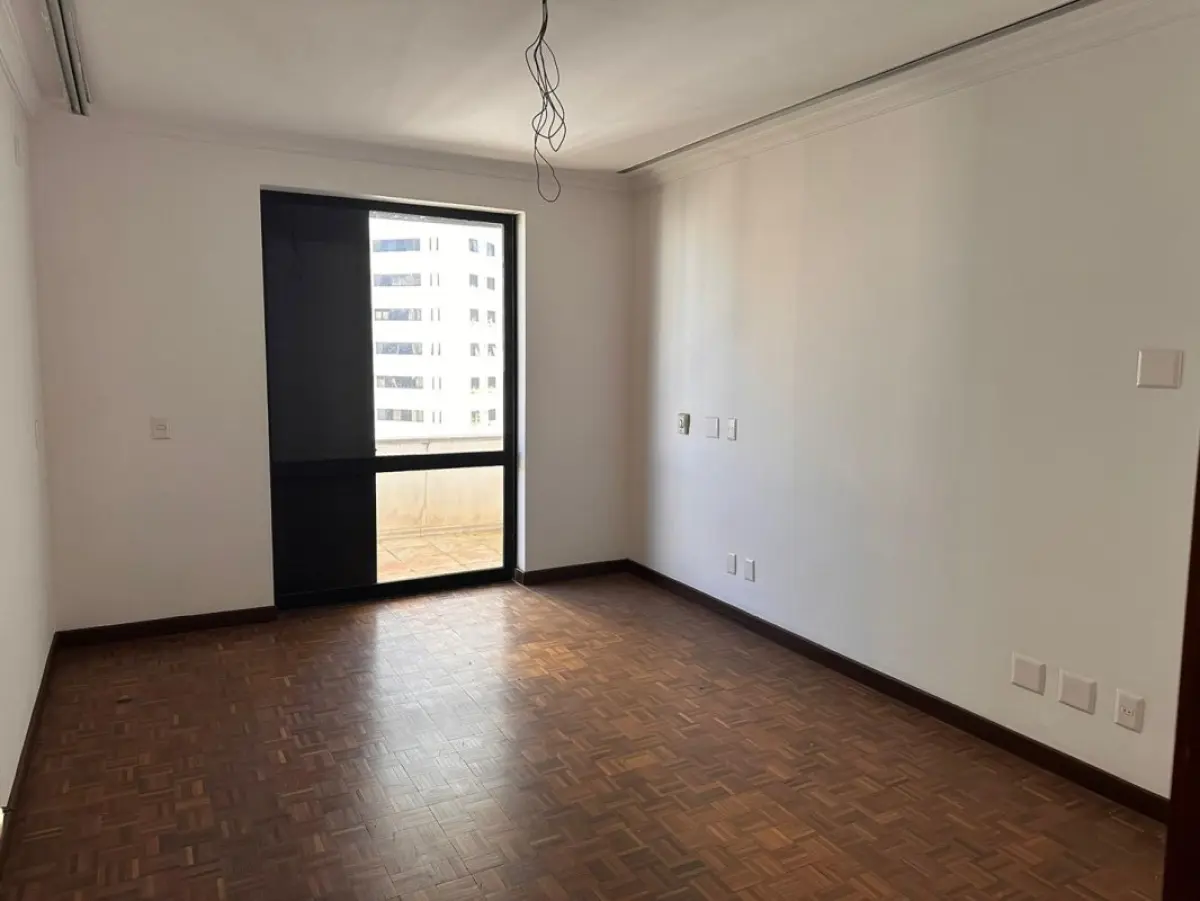 LOTE 001 - EXCELENTE APARTAMENTO NO MORUMBI EM SÃO PAULO COM 864 M2 PRIVATIVOS E 6 GARAGENS