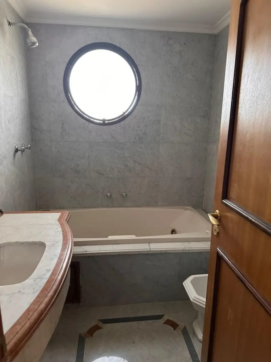 LOTE 001 - EXCELENTE APARTAMENTO NO MORUMBI EM SÃO PAULO COM 864 M2 PRIVATIVOS E 6 GARAGENS