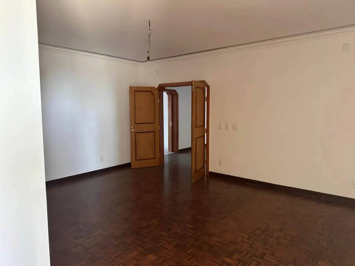 LOTE 001 - EXCELENTE APARTAMENTO NO MORUMBI EM SÃO PAULO COM 864 M2 PRIVATIVOS E 6 GARAGENS