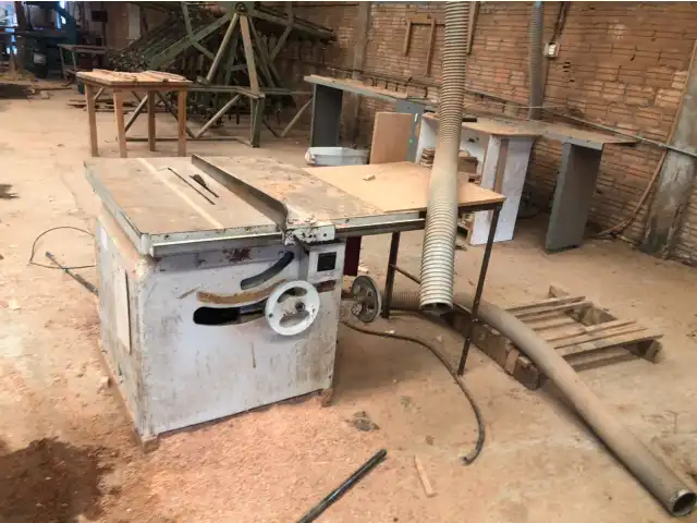 Leilão de terreno em Lagoa Vermelha - equipamentos para fabrica de móveis e etc