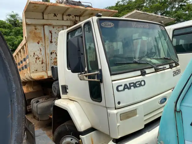 LEILÃO PEDREIRA CAMAQUÃ VEÍCULOS CAMINHÕES USINA DE ASFALTO TICEL EM GOIANIA - VISITAR OS BENS