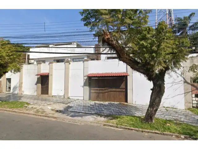 LEILÃO DE GRANDE CASA NA RUA SILVEIRO, EM POA