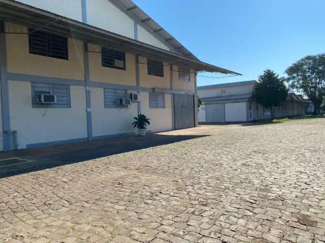 LEILÃO DE GRANDES PAVILHÕES INDUSTRIAIS C/8.200m2 CONSTRUÍDOS – FÁBRICA DE CALÇADOS MONTADA C/MÁQUINAS – BOM RETIRO DO SUL