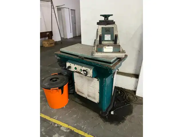 LEILÃO DE BALANCIM – LOTE DE SAPATOS – MÁQ. DE MEDIR COUROS – MÓVEIS – INSTALAÇÕES - ETC