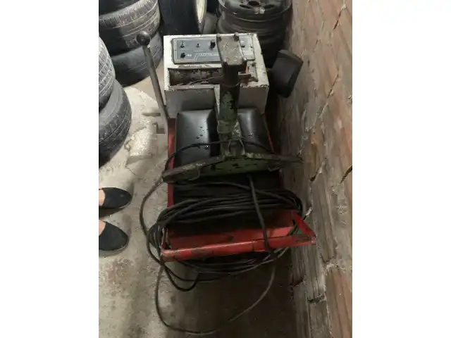 LEILÃO DE  MÁQ. BALANCEADORA DE RODAS