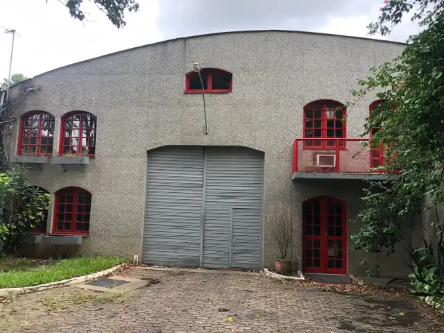 LEILÃO GRANDE PRÉDIO NA RUA DONA ALZIRA 1360 M2 - PORTO ALEGRE - MÁQUINAS