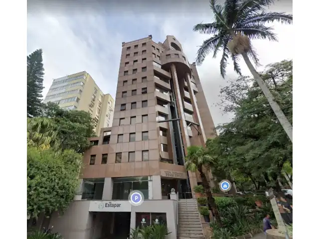 LEILÃO DE CONJUNTO COMERCIAL E BOXE NO MOINHOS DE VENTO, POA