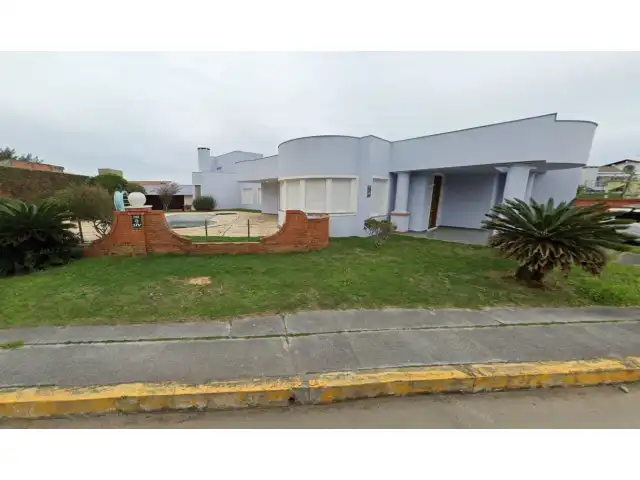 LEILÃO DE CASA COM PISCINA 1 QUADRA DA PRAIA EM ATLÂNTIDA – PRÉDIO NA AV.PERNAMBUCO EM POA