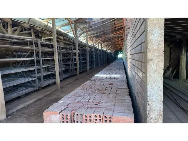 VENDA UPI COMPLETA E FUNCIONANDO DE CERAMICA DE TIJOLOS, COM SEDE, 2 JAZIDAS, CAMINHÕES, CARREGADEIRA,  EMPILHADEIRA, PRODUÇÃO ATIVA, FORNOS E EQUIPAMENTOS