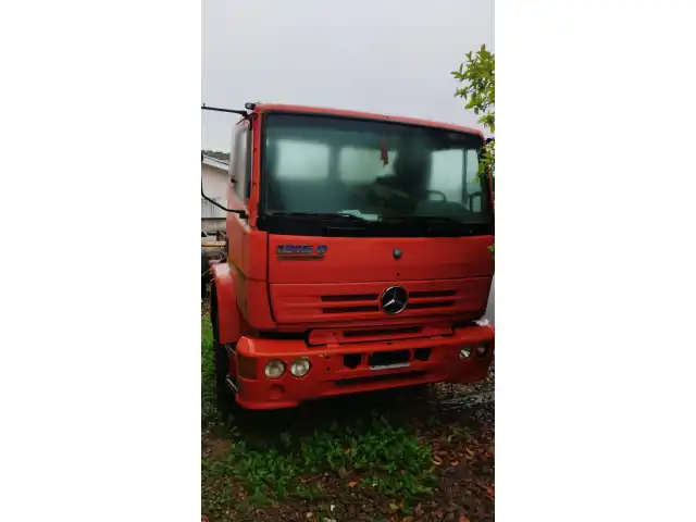 LEILÃO DE VEÍCULO M. BENZ 1215C, 2000 e  SEMIRREBOQUE SR/LIBERATO SRCS3E