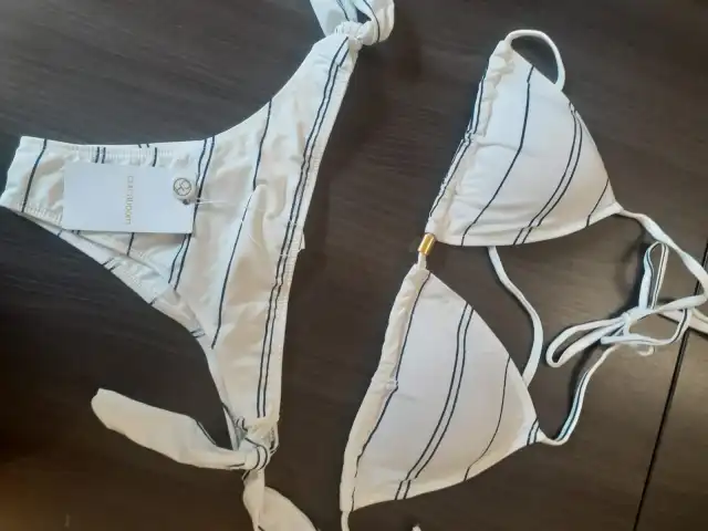 LEILÃO DE  BIQUÍNIS