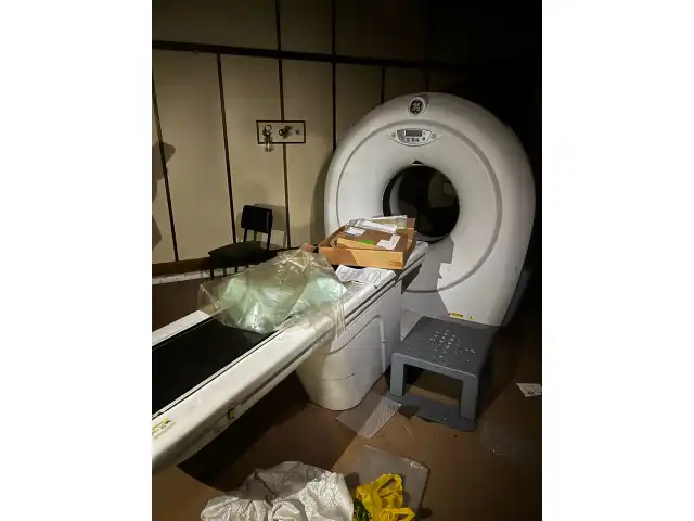 LEILÃO DE MÓVEIS HOSPITALARES: CAMAS, COLCHÕES, MACAS, MÓDULO FASE, AP. ANESTESIA, AP. RAIO X, AUTOCLAVE, FOCO CIRÚRGICO, ETC