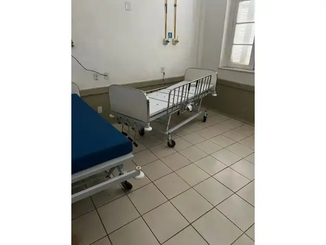 LEILÃO DE IMÓVEIS NO B. CIDADE BAIXA MÓVEIS HOSPITALARES: CAMAS, COLCHÕES, ETC