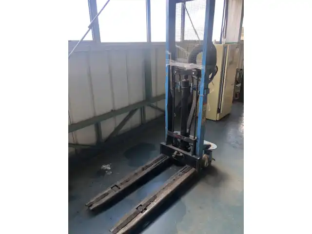 LEILÃO DE BENS MÓVEIS DIVERSOS E VEÍCULO I/FORD EXPLORER XLT 4X4 97/98