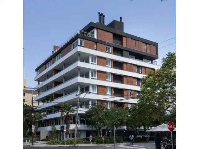 LEILÃO DE APTO. COM COBERTURA E BOX COBERTO, ED. ESSENCI MENINO DEUS, POA/RS