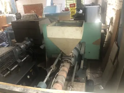 LOTE 002 - Injetora AGMTEC Solaris S9300