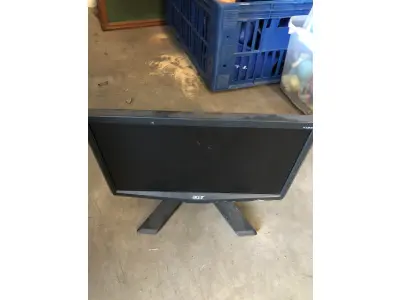 LOTE 037 - monitor computador acer