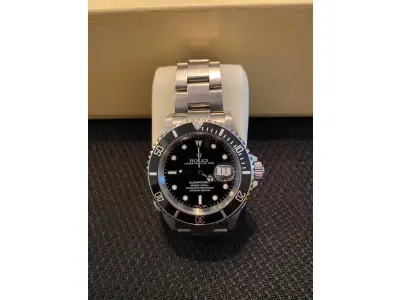 LOTE 001 - ROLEX Automático Submariner 300m ano 2001, com certificado